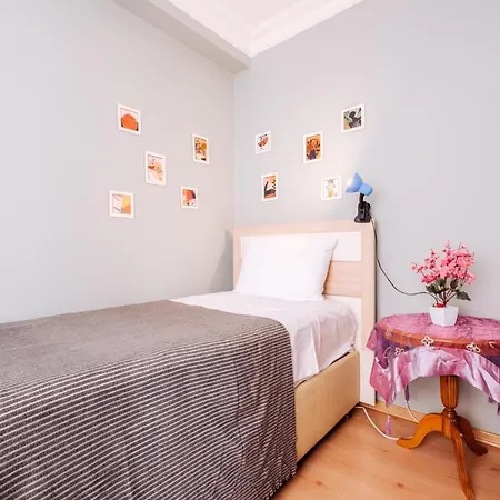 アパート Modern Flat 7 Min To Metropol Mall イスタンブール