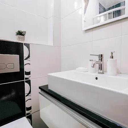 Modern Flat 7 Min To Metropol Mall 이스탄불