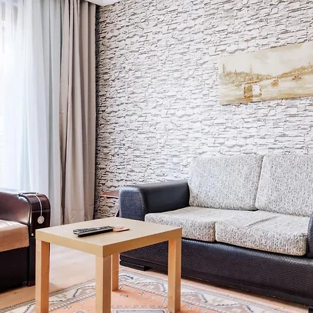 Modern Flat 7 Min To Metropol Mall 아파트